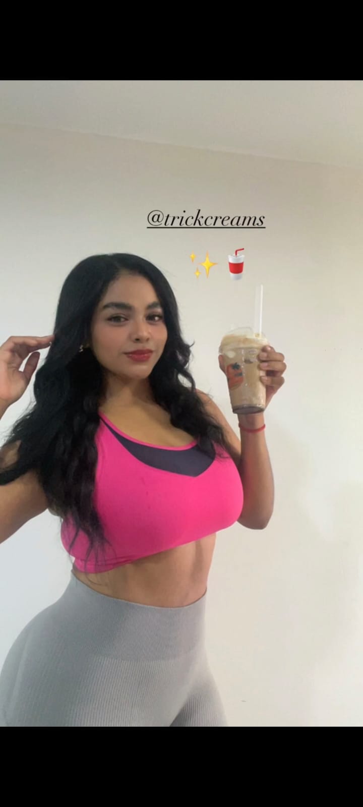 Cliente disfrutando una bebida Trickcreams